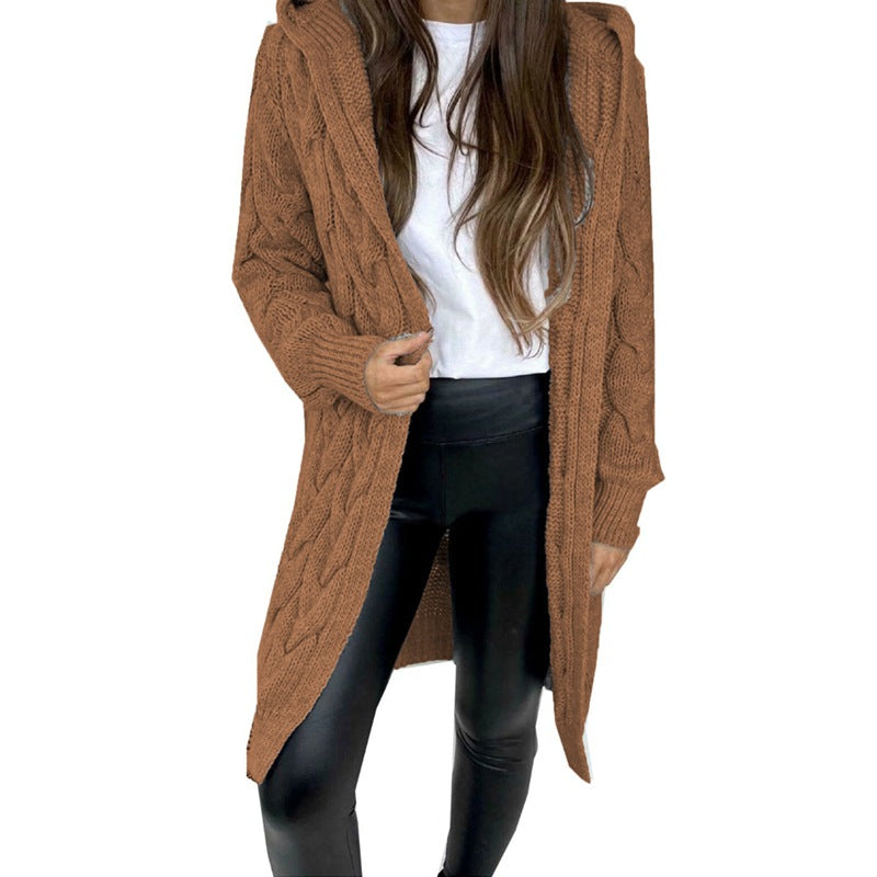Kvindernes strikket frakke med hætte og kabelmønster Stilla
