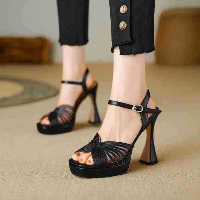 Dame Strappy Platform Sandaler med geometrisk blokhælsdesign Stilla