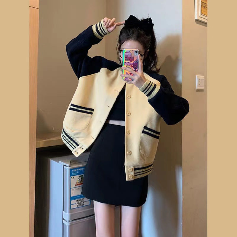 Kvinders mode oversized collegejakke med knaplukning og kontraststriber Skovae
