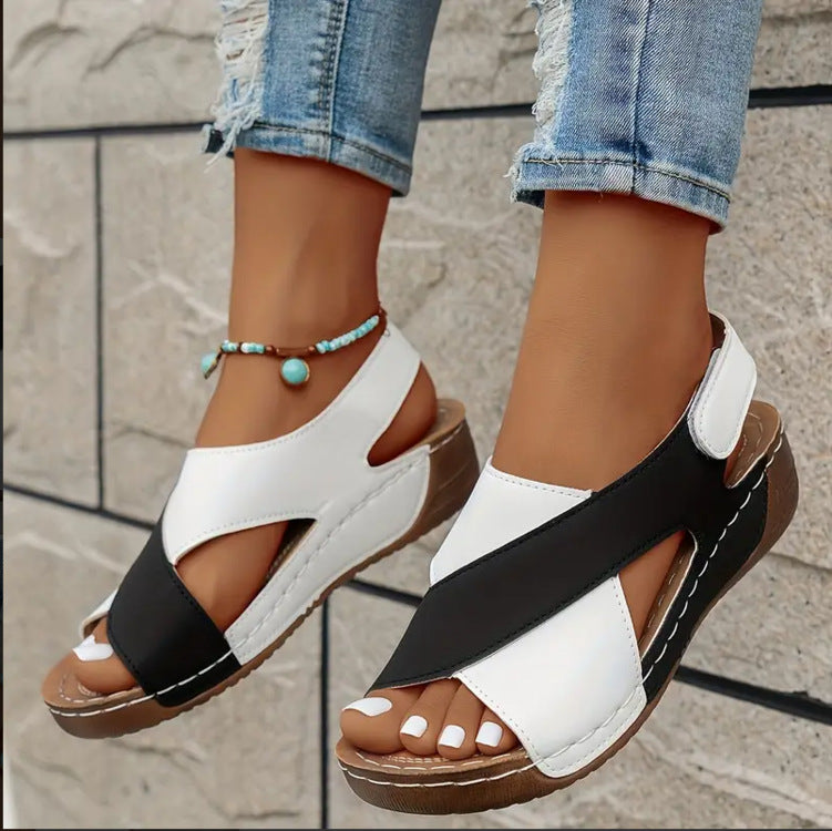 Damer elegante resort-sandaler med komfortabel sål og moderigtigt lukkesystem Stilla