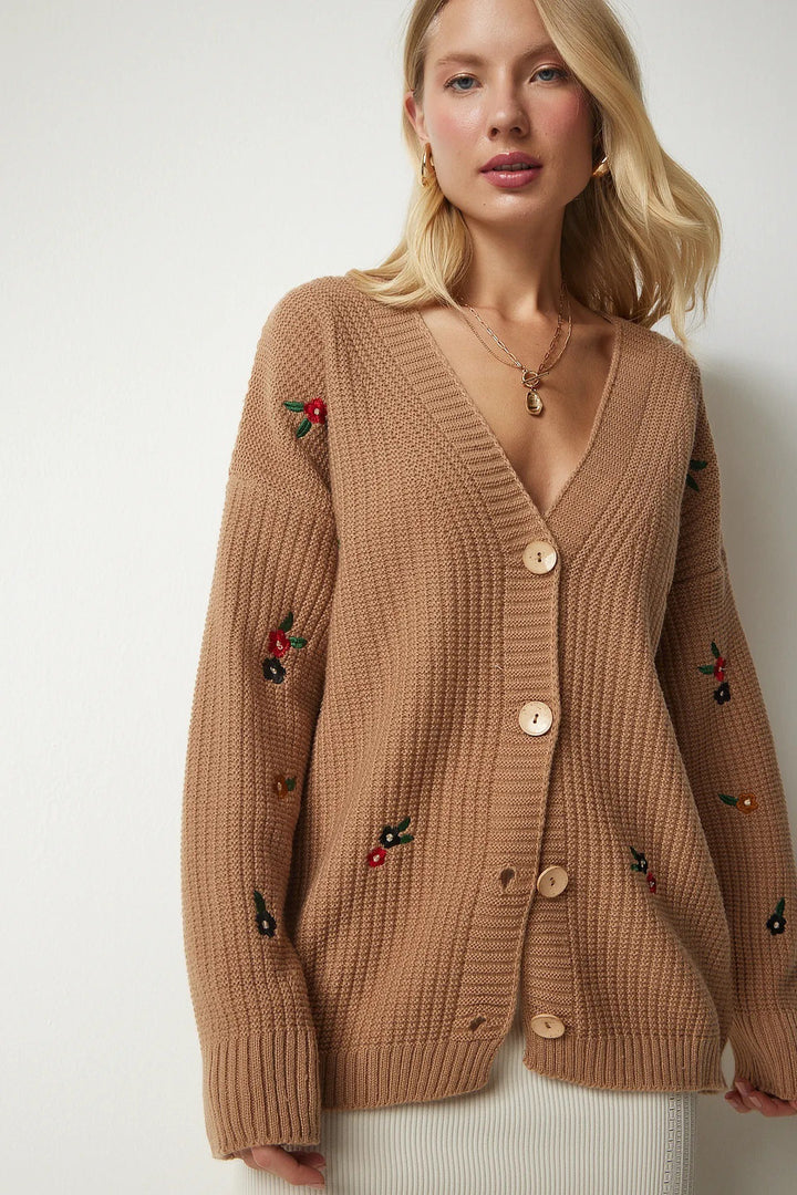 Dame strikjakke med floret broderedesign og komfortabel pasform Stilla