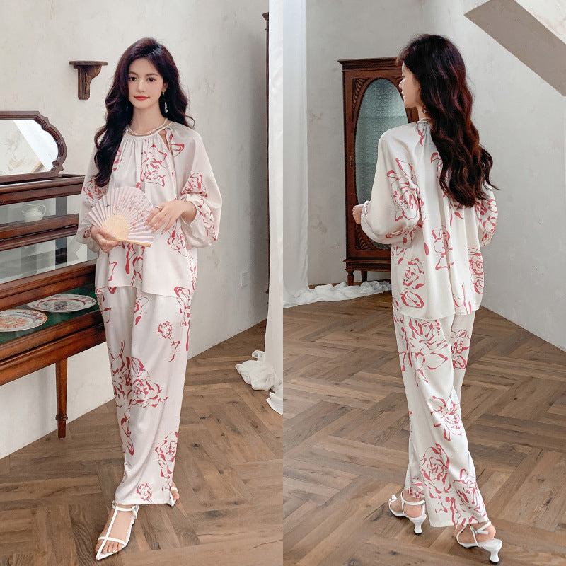 Dame let Pyjamasæt med floralt design og elegante detaljer Stilla