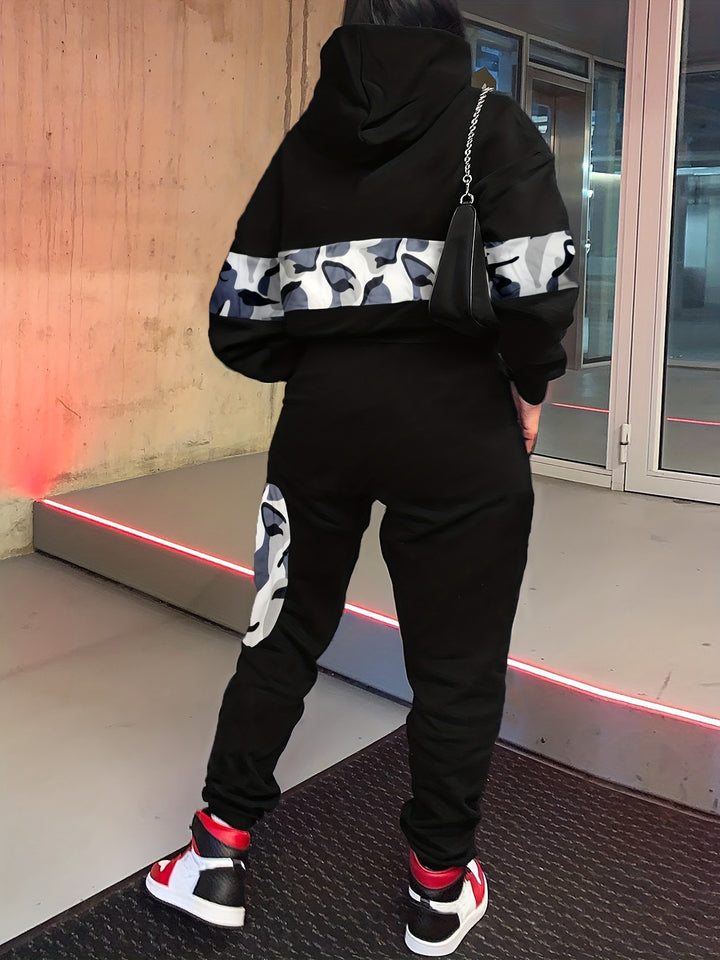 Dame sport joggingdragt med moderne camouflage-mønster og behagelig pasform Stilla