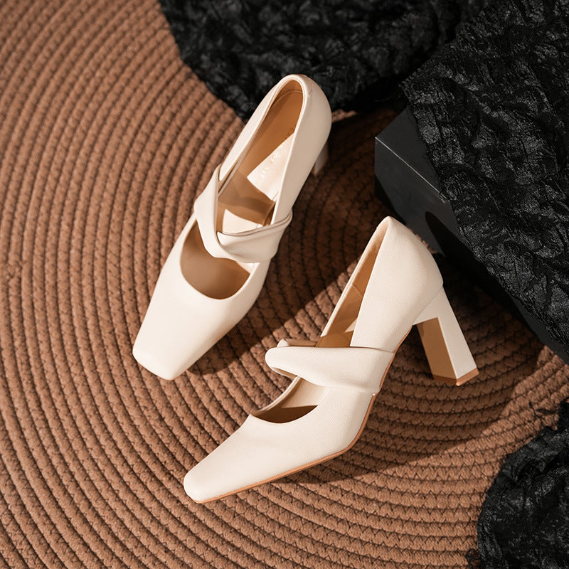 Dame Chunky Heel Mary Jane Pumps med Cross-Strap Design Stilla