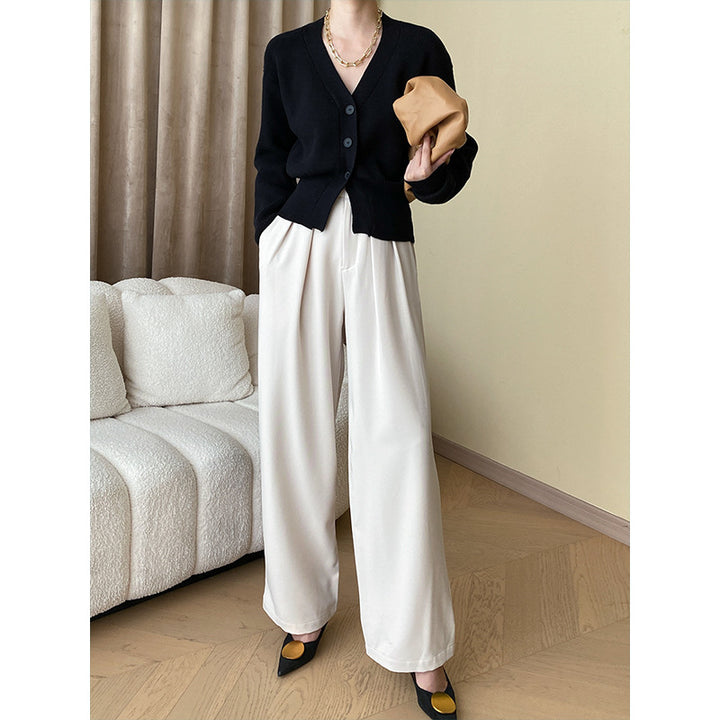 Dame stilfuld cardigan med knapdetaljer og elegant V-hals Stilla