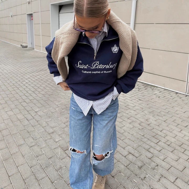 Kvinders sweatshirt med høj krave og trendy logo print Stilla