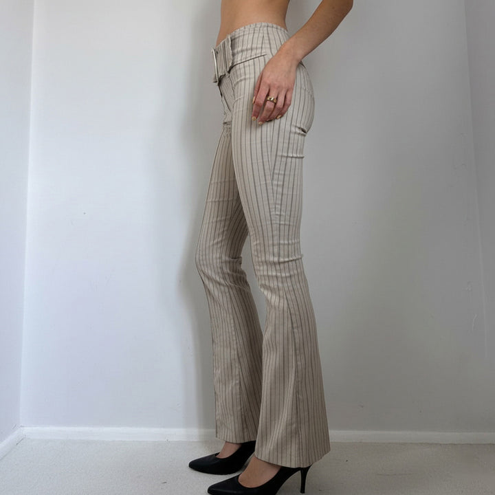 Damen elegante Flared-Hose mit tailliertem Gürtel und Streifenmuster Skovae
