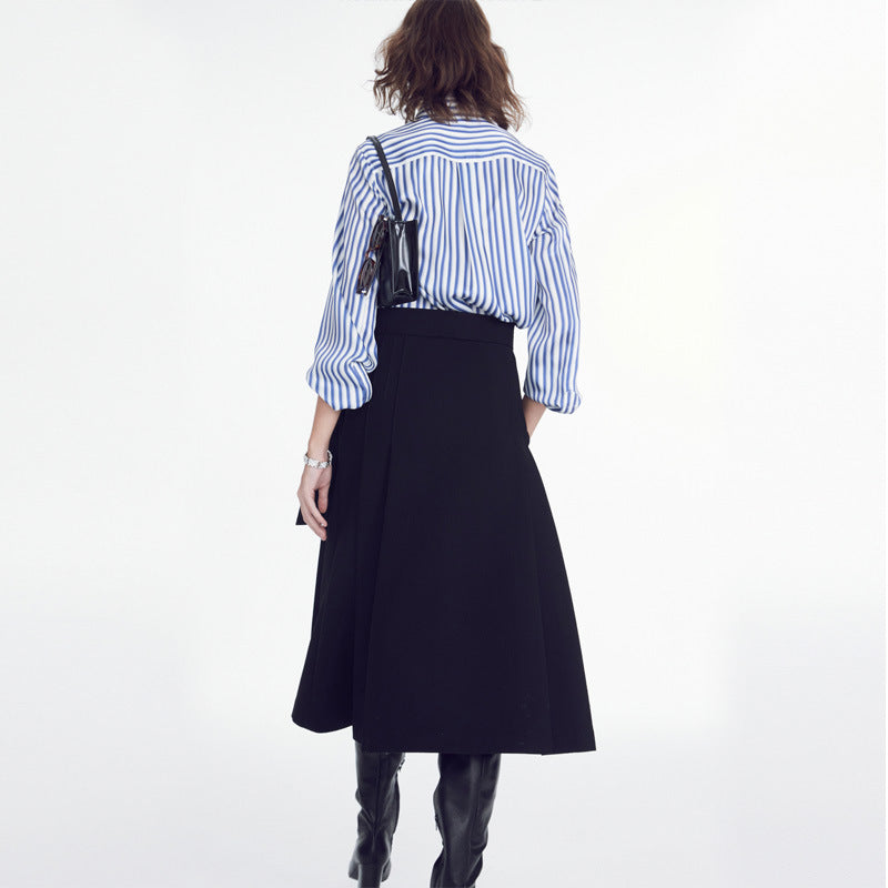 Damer Elegant Bluse med Fine Striber og Fashionable Knapstolpe Stilla