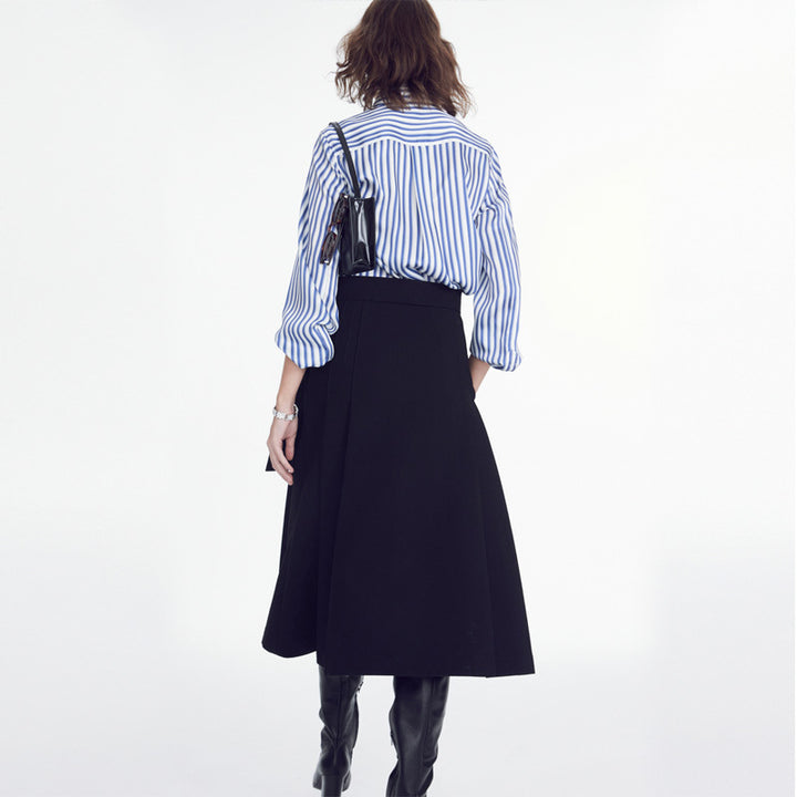Damer Elegant Bluse med Fine Striber og Fashionable Knapstolpe Stilla
