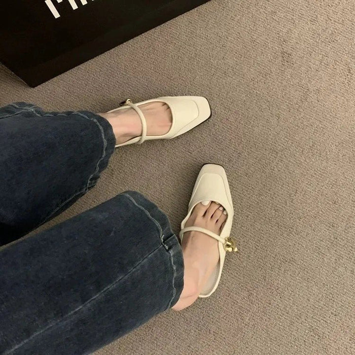 Damer elegante Slingback-pumper med moderne kædeaccent og komfortabel blokhæl Stilla