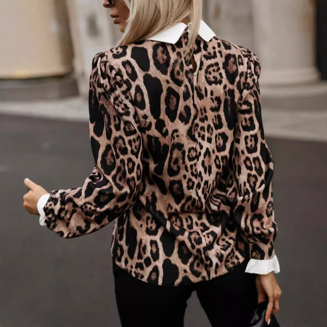 Dame modebluse med leopardmønster og elegante detaljer Stilla