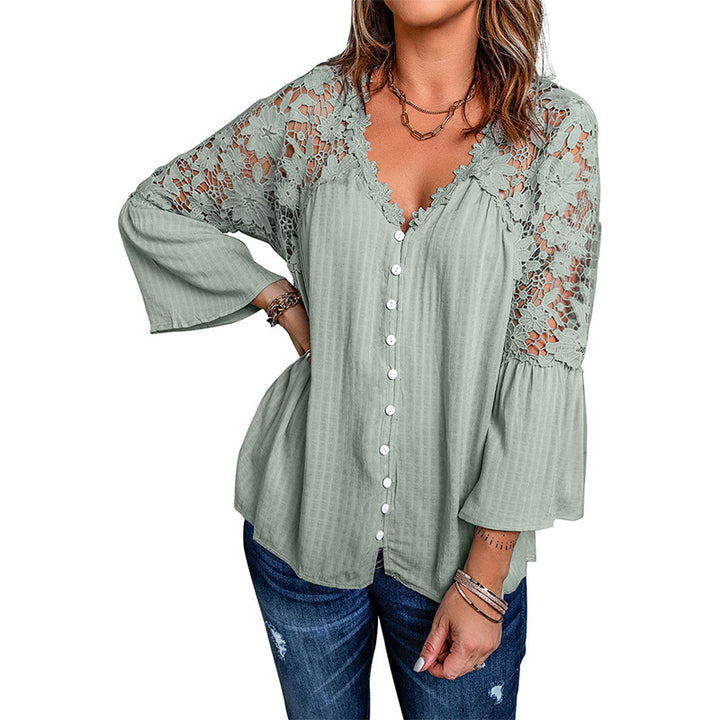 Damebluse med blonde detaljer og knaplukning Stilla