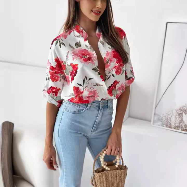 Damebluse med blomstret tryk og dyb V-udskæring Stilla