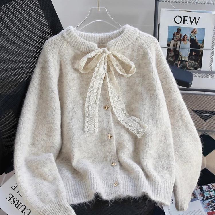 Kvinders hyggelige cardigan med hjerteknapdetaljer og bueaccent Stilla