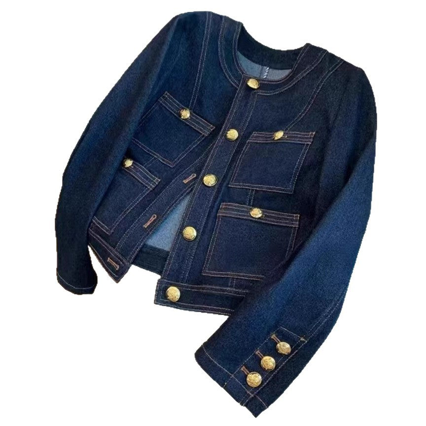 Kvinders fashionable denimjakke med gyldne knapdetaljer Stilla