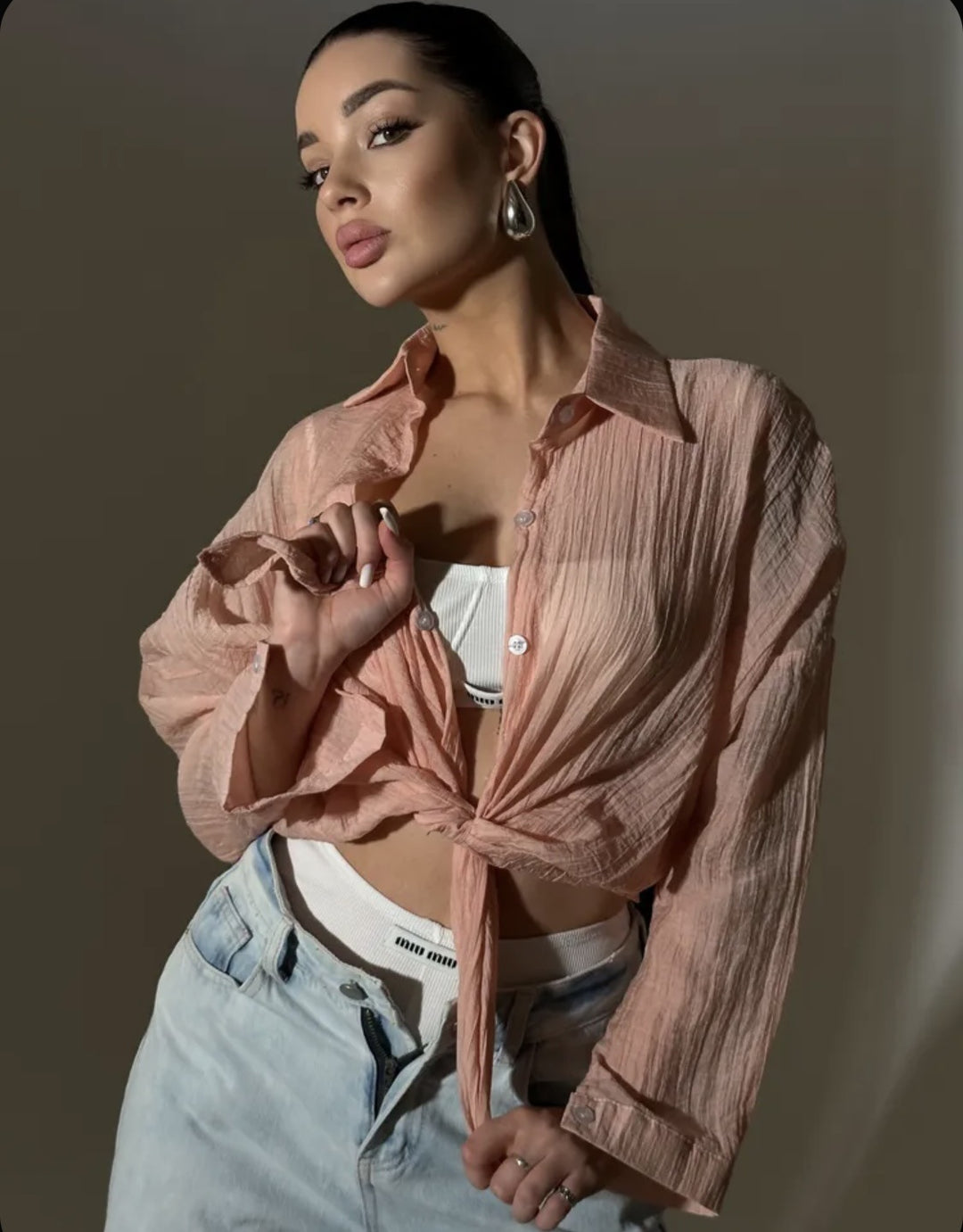Dame Løs Chiffon Bluse med bred pasform og knapdetaljer Stilla