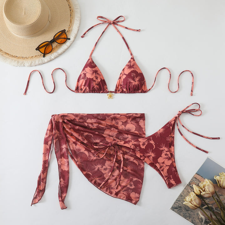 Dame triangle bikini sæt med indpakningsskørt og blomstret design Skovae