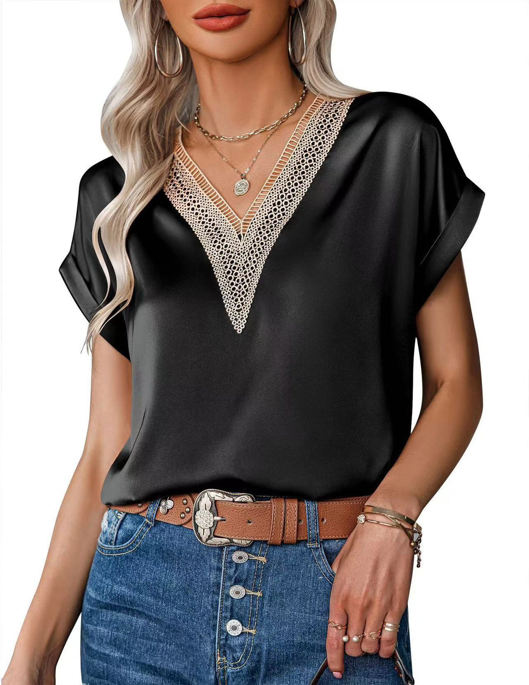 Damebluse med elegant spidsbesætning Skovae
