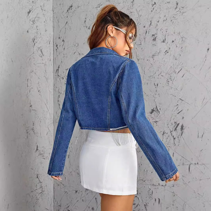 Kvinders cropped denimjakke med casual pasform og frynse detaljer Stilla