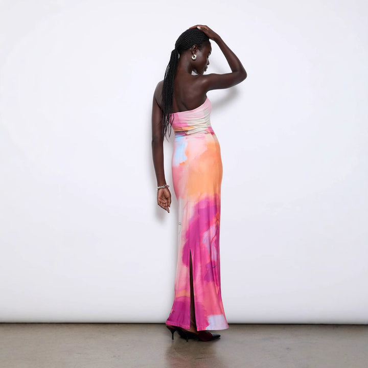 Dame figurtilpasset sommerkjole i akvareldesign Skovae