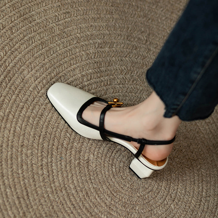 Dame Slingback-hæle med kvadratisk tåparti og dekorativt rem-detalje Stilla