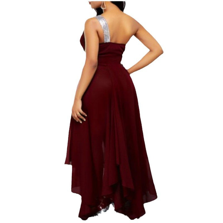 Dame elegant asymmetrisk chiffonkjole med glitrende detalje Stilla