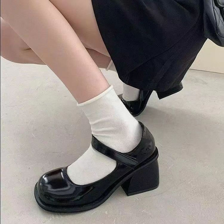 Dame Mary Jane pumps med elegant rem og komfortabel blokhæl Stilla