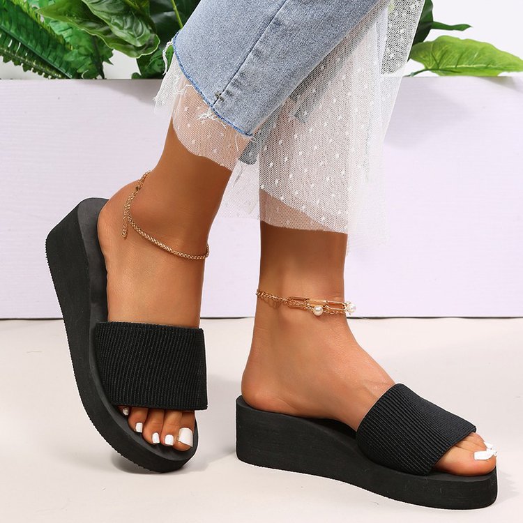 Dame Wedge-sandaler med stilfuld rem i ribdesign Stilla