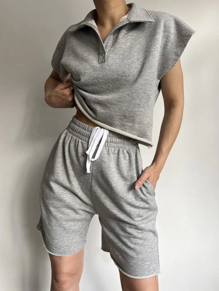 Kvinders casual fritidssæt med høj krave og elastiske shorts Skovae