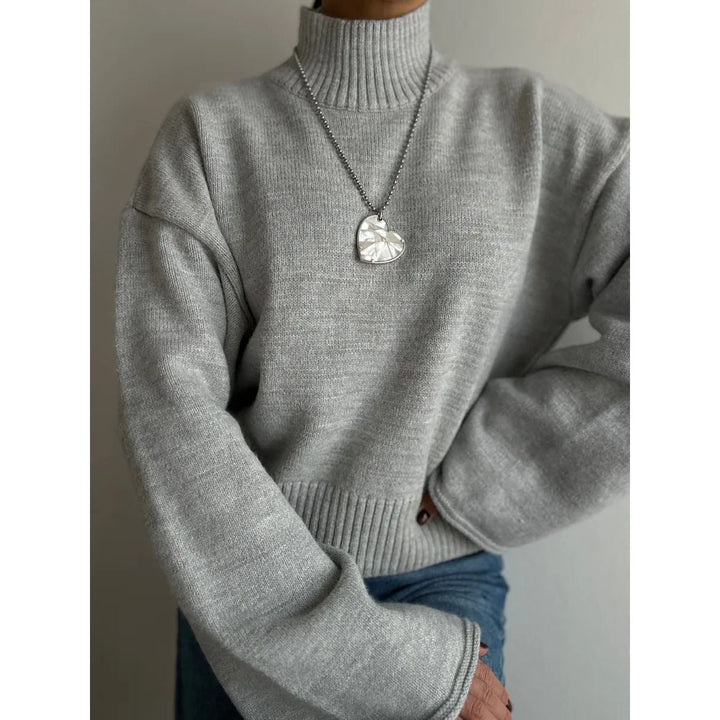 Kvindernes chunky strikket sweater med stående krave og voluminøse ærmer Stilla