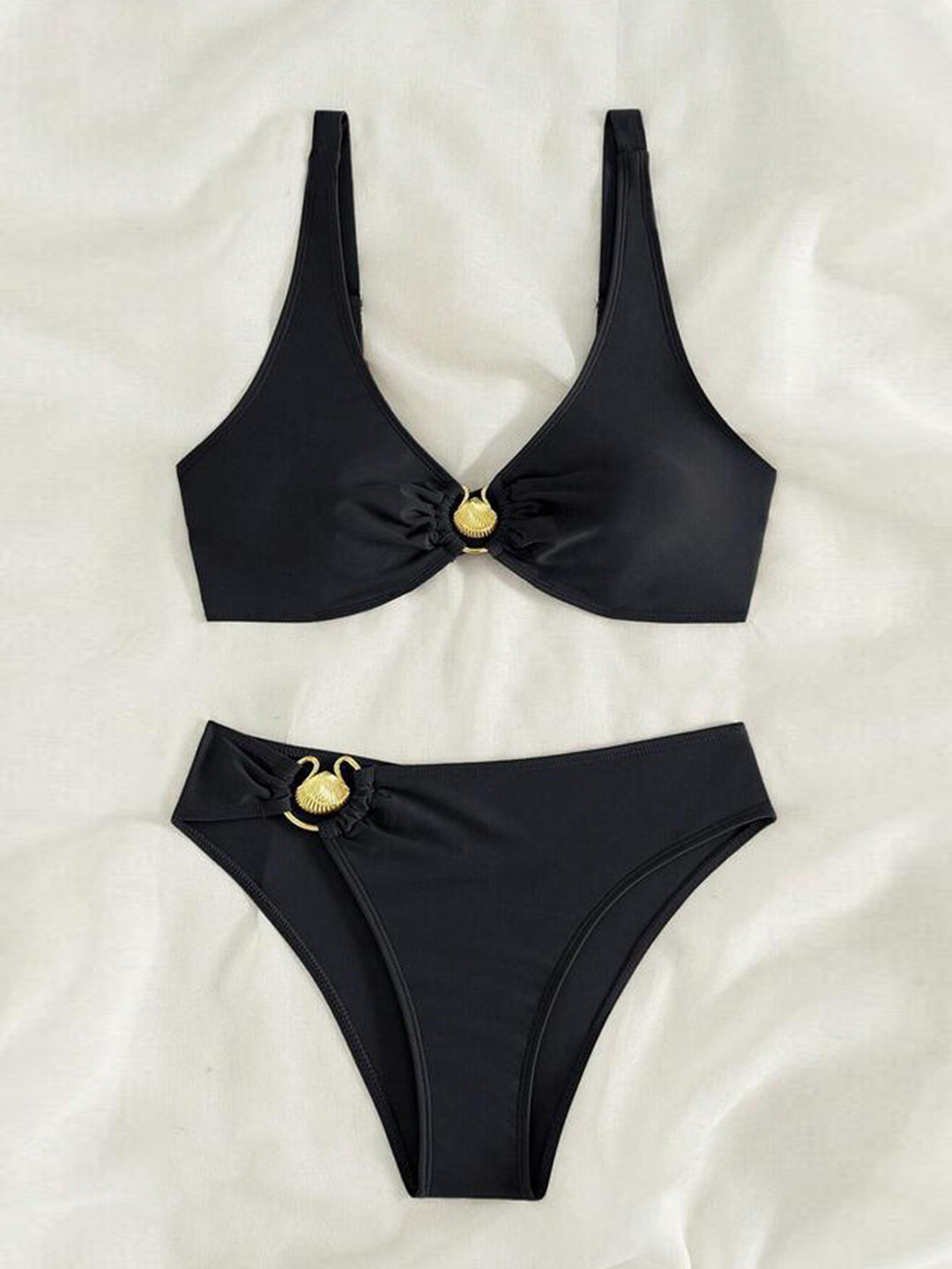 Dame Bikini-sæt med elegant knudedesign og gyldne accenter Stilla