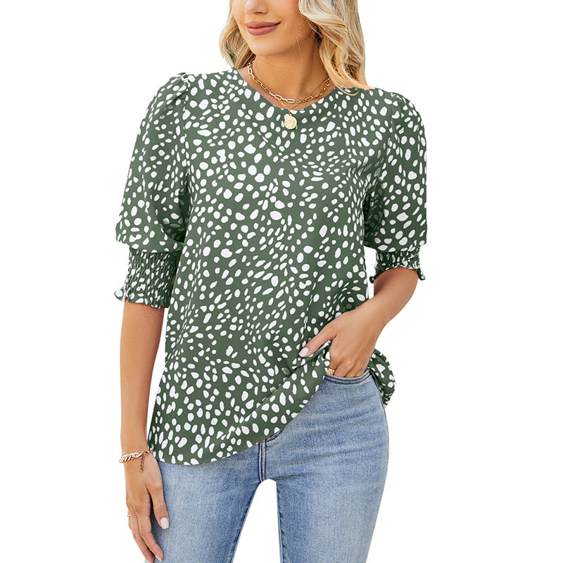 Damebluse med puffærmer og moderne prikkedesign Stilla