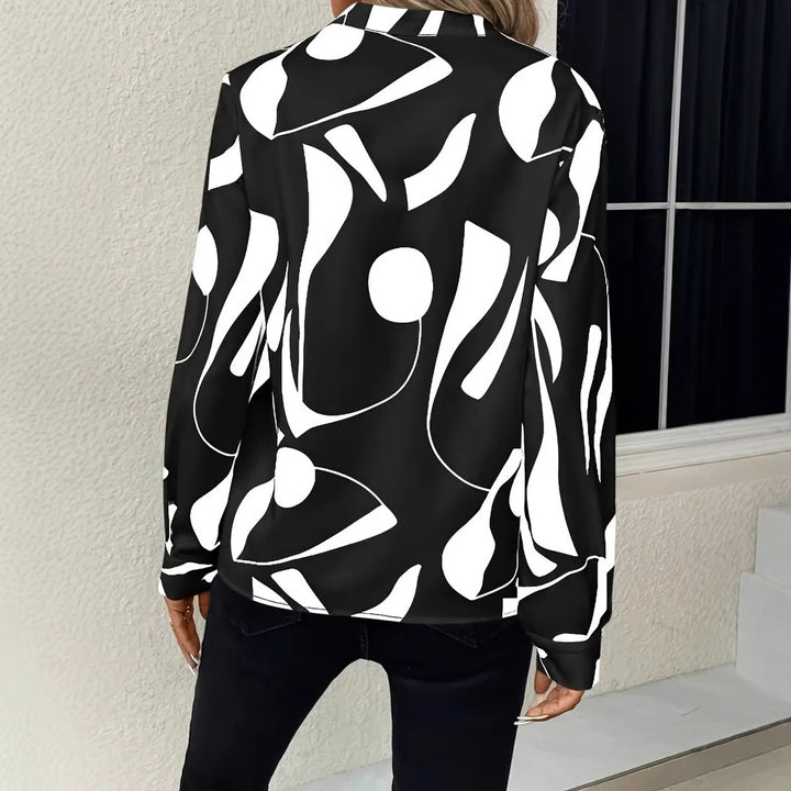 Damebluse med moderne grafisk design og afslappet pasform Stilla