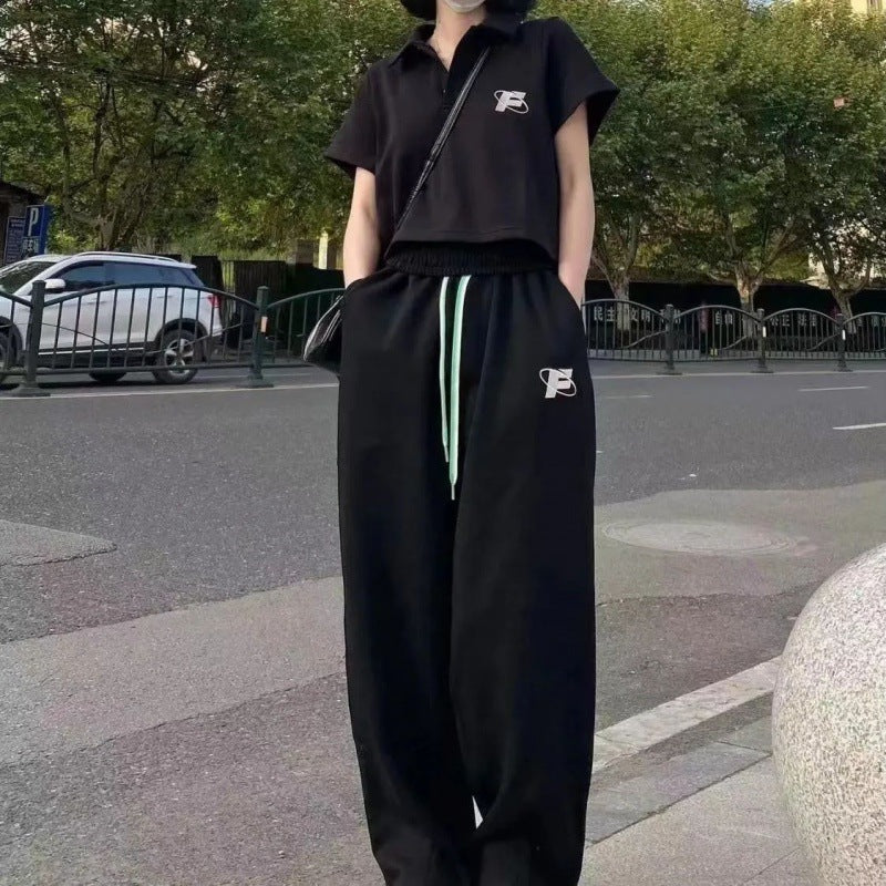 Kvinders sporty sæt med kort top og joggers Skovae