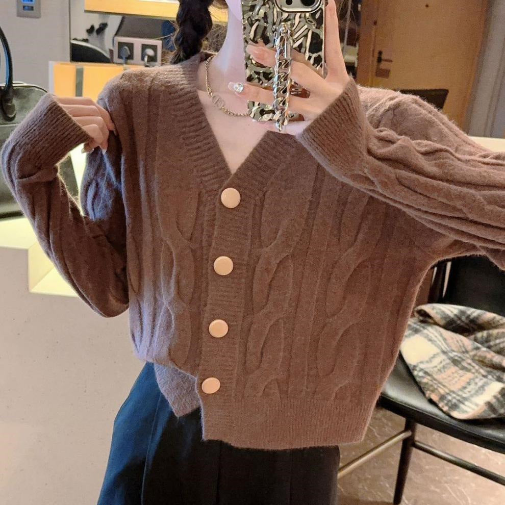 Kvinders chunky strik cardigan med dekorativ knaplukning og blødt materiale Stilla