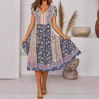 Dame Boho inspireret Midikjole med blomsterprint og V-udskæring Stilla