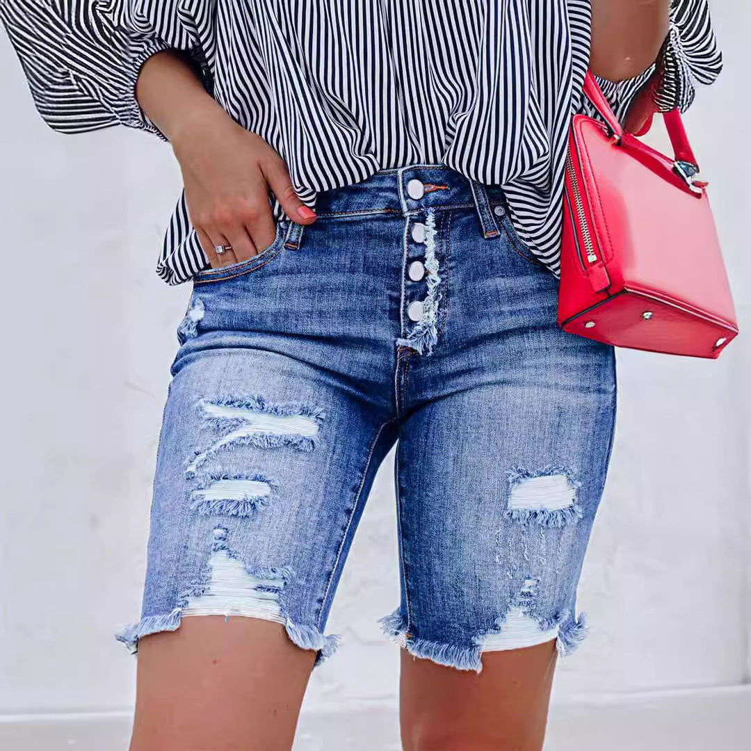 Dame jeansshorts med frynsede afslutninger og moderne destroyed-detaljer Stilla