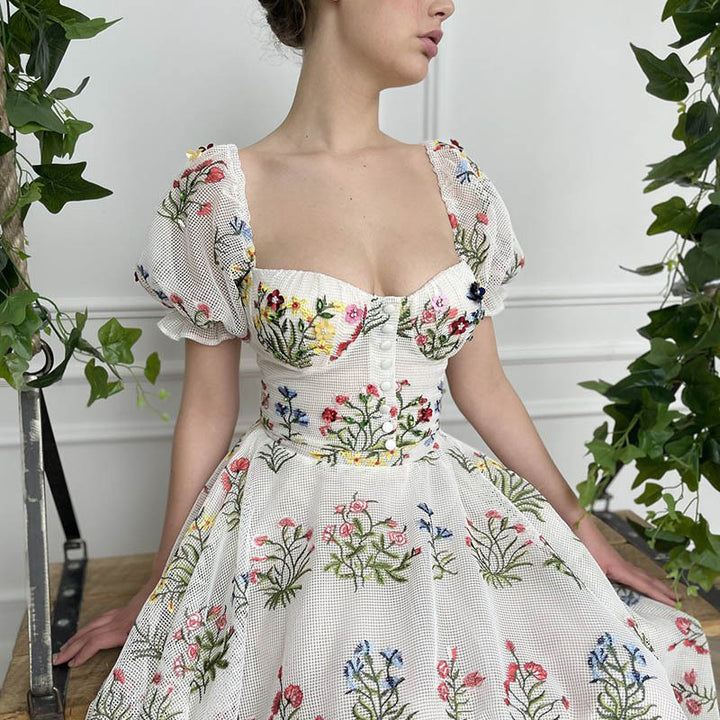 Dame Floral Broderet Maxikjole med Pufærmer og Taljebælte Stilla