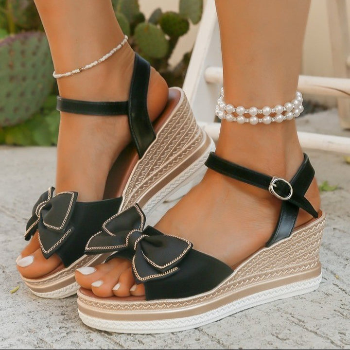 Dame Wedge-sandaler med dekorativ sløjfeapplikation og skridsikker sål Stilla