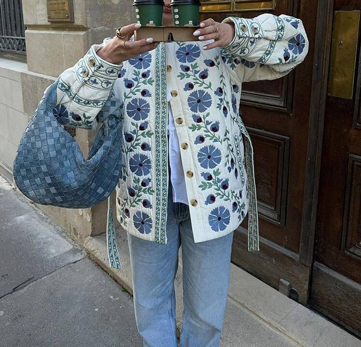 Dame quiltet blousonjakke med florale broderier og elegante knapper Stilla