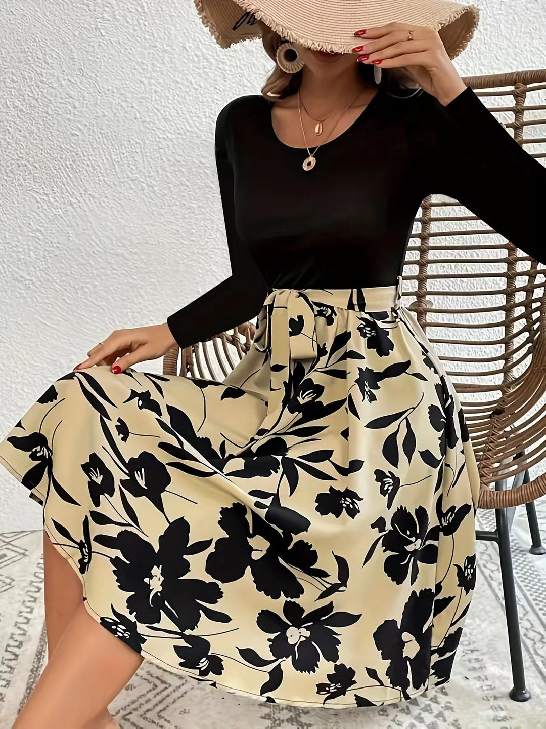 Damekjole med lang arm og floral skørt Stilla