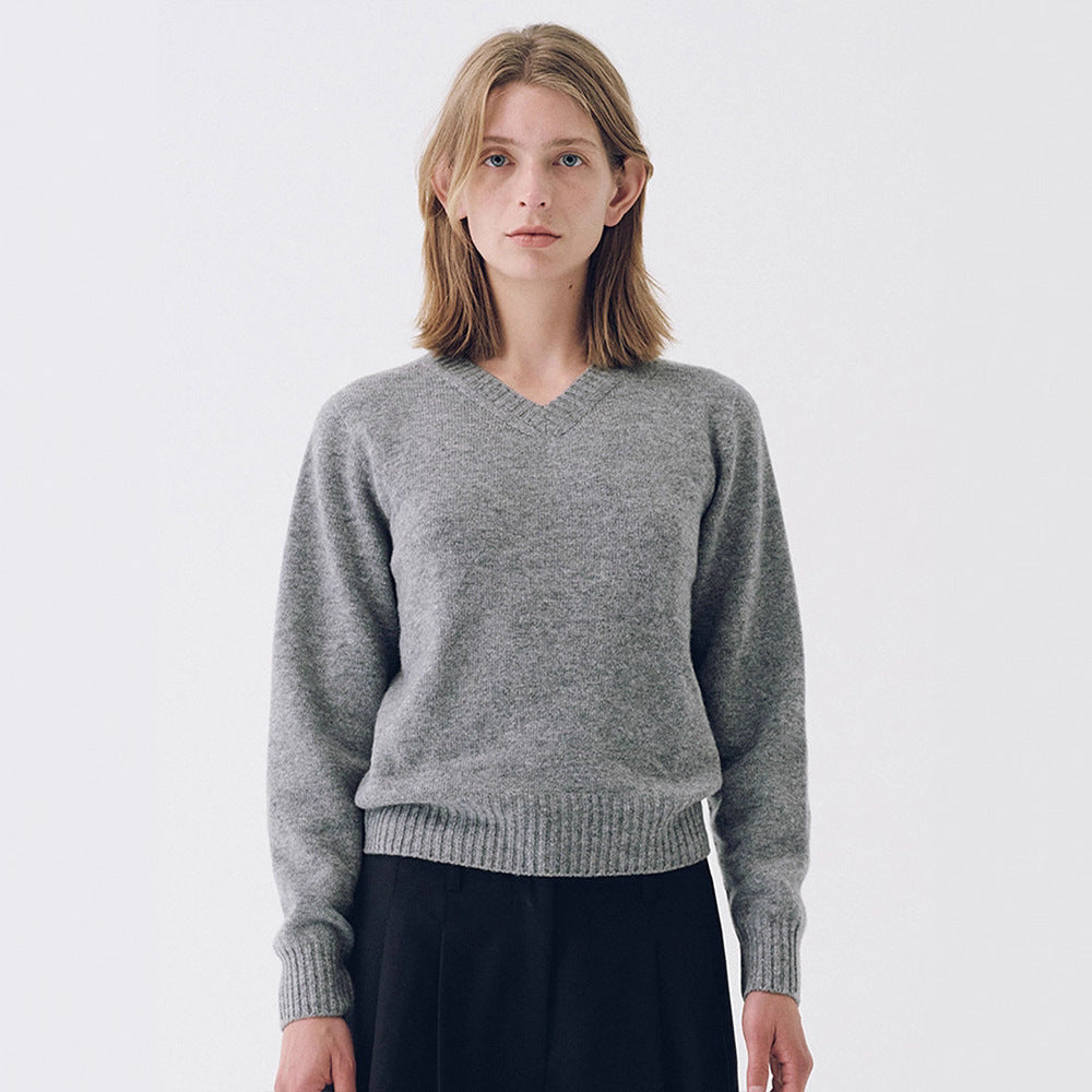 Kvindernes fine strikpullover med V-hals og brede manchetter Stilla