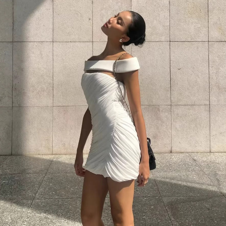 Dame Elegant minikjole med off-shoulder design og raffinerede draperings-elementer Skovae