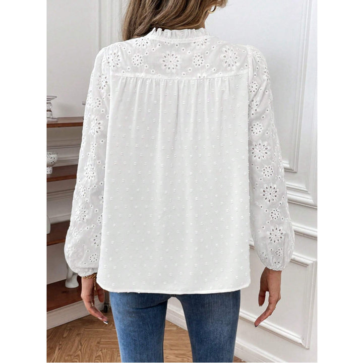 Dame elegant bluse med florale hulmønstre og pufærmer Stilla