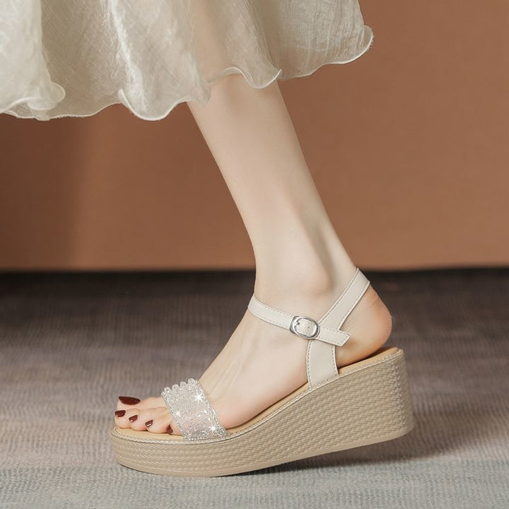 Dame platform sandaler med glitrende accenter og justerbar rem Stilla