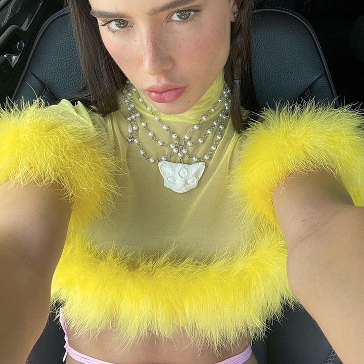 Dame trendy cropped top med glamorøs fjerbesætning Skovae