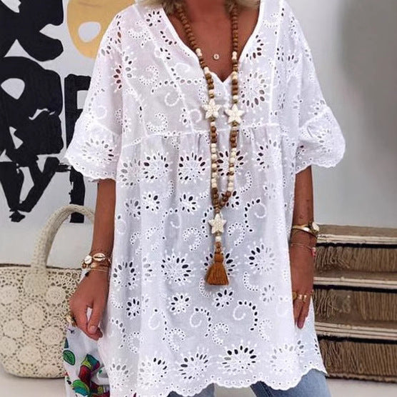Damebluse med florale broderier og vide ærmer Skovae