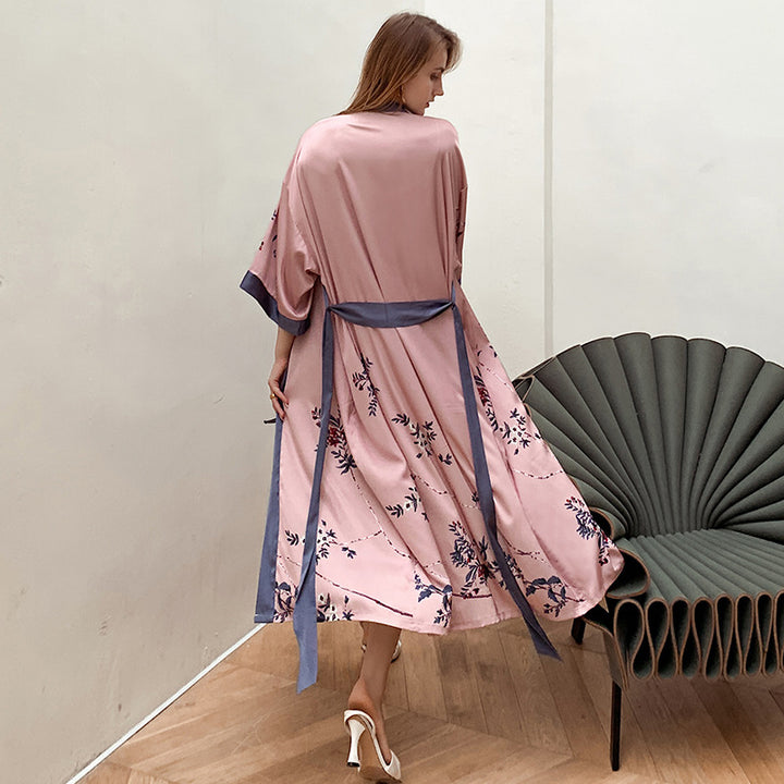 Dame Kimono-Robe med delikat blomsterdesign og flydende snit Stilla