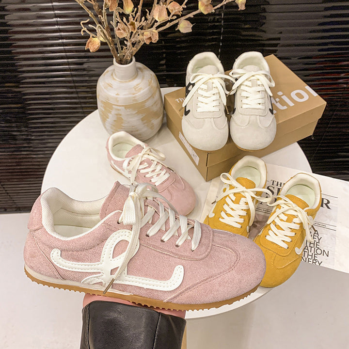 Dame sporty sneakers af højkvalitets suede med åndbare indlæg og skridsikker sål Stilla