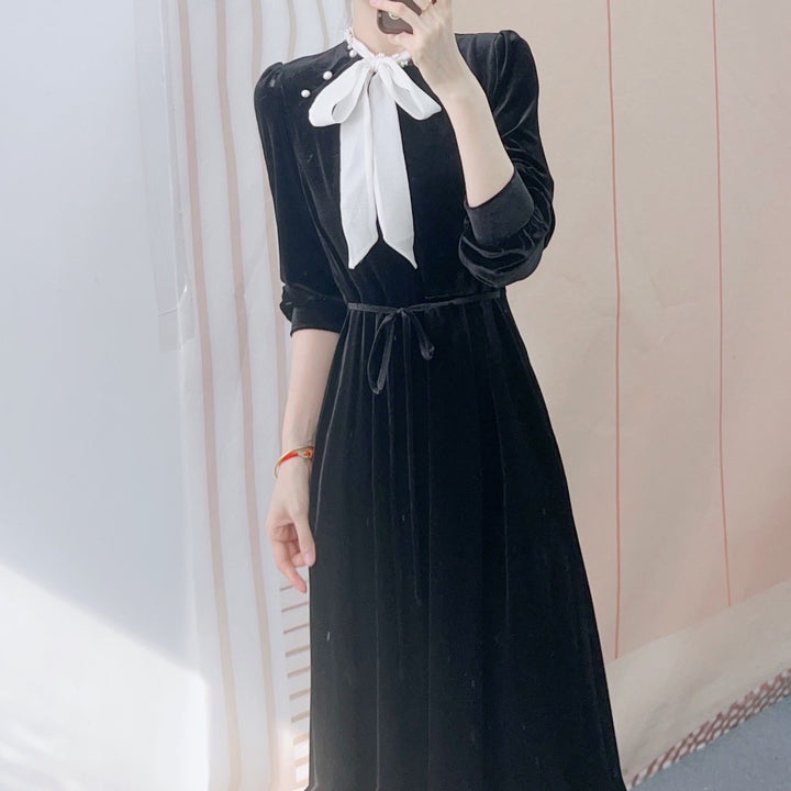 Dame Elegant Velour-Midi Kjole med Buekrave og Dekorative Knapdetaljer Stilla